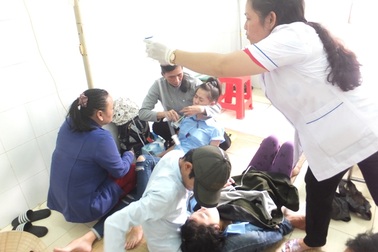 Vụ hơn trăm công nhân nhập viện sau khi ăn cari gà: 40 công nhân đang nằm viện