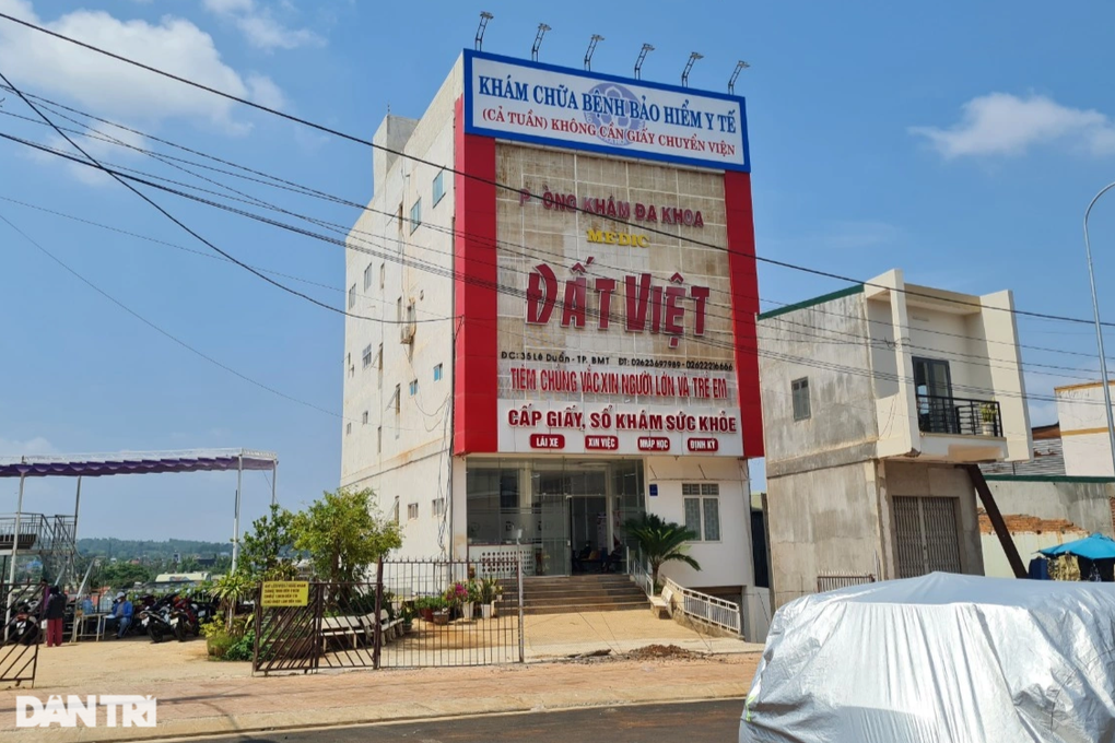 Vụ khám sức khỏe siêu nhanh: Xử phạt phòng khám 8 triệu đồng - 2 Vụ khám sức khỏe siêu nhanh: Xử phạt phòng khám 8 triệu đồng - 2