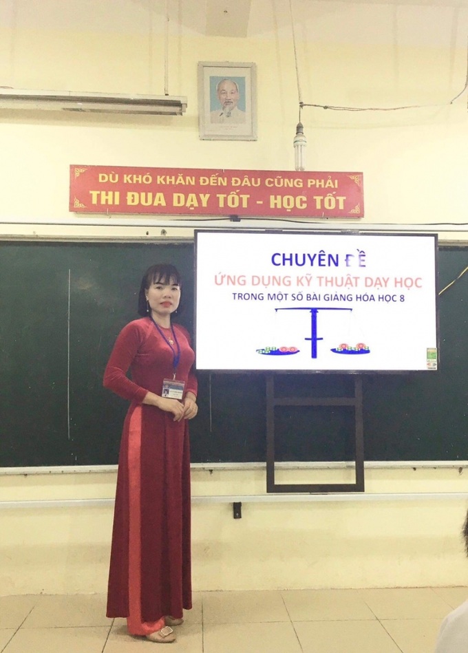 Cô Phượng chia sẻ chuyên đề về ứng dụng kỹ thuật dạy học trong một số bài giảng Hóa học 8.