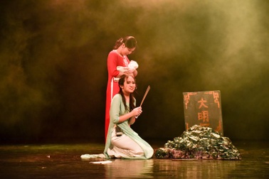 Học sinh trường Ams diễn kịch xúc động về đề tài phong kiến xưa