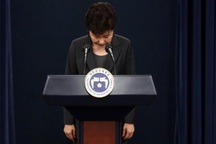 Tổng thống Hàn Quốc nghẹn ngào xin lỗi dân trên truyền hình