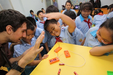 Hoa mắt với chương trình tiếng Anh tiểu học