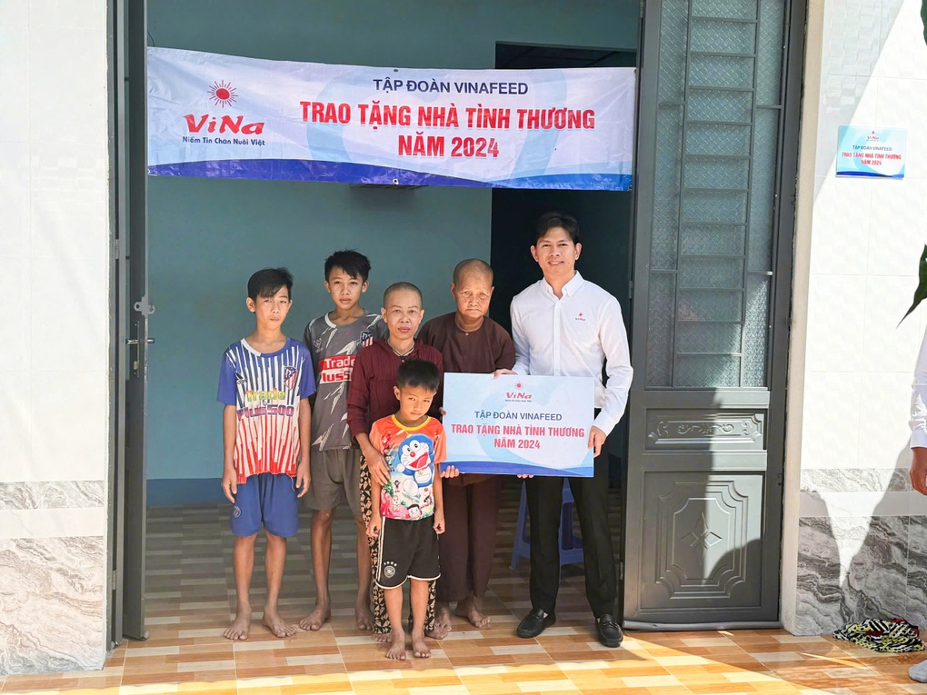 Tập đoàn Vinafeed trao 59 nhà tình thương - 1 Tập đoàn Vinafeed trao 59 nhà tình thương - 1