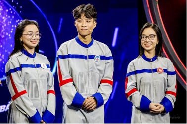 "Vũ trụ Đồng tiền" đạt top 1 rating ngay tập đầu tiên