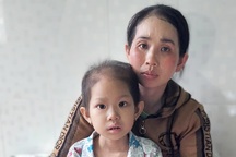 Con gái đầu đuối nước, con gái út u não, người mẹ đơn thân cầu xin cứu giúp