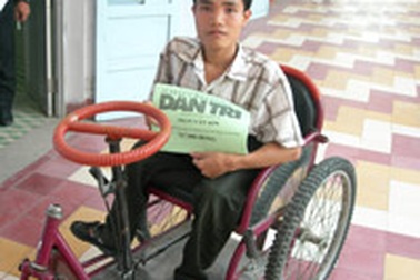 Trao quà cho sinh viên Trần Văn Sơn