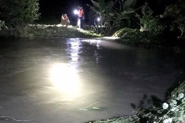 2 học sinh bị lũ cuốn khi đi chơi Trung thu tại Ninh Thuận