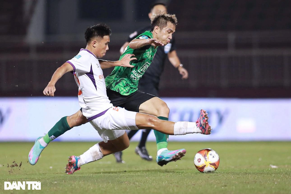CLB TPHCM thua Bình Dương trong ngày HLV Park và Polking chưa xuất hiện - 2 CLB TPHCM thua Bình Dương trong ngày HLV Park và Polking chưa xuất hiện - 2