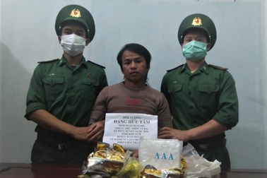 Bắt giữ đối tượng vận chuyển 2kg ma túy vào khách sạn để lấy 40 triệu đồng