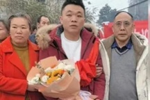 Tài xế taxi bị hành khách nhận nhầm và cuộc đoàn tụ gia đình sau 30 năm