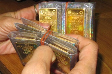 Giá vàng mất mốc 34 triệu đồng/lượng, USD đi lên