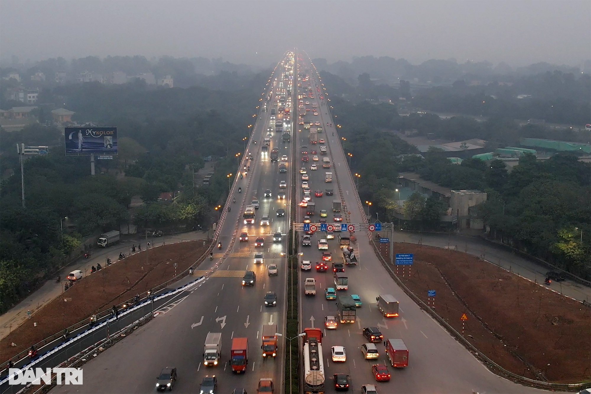 Các điểm nóng giao thông ở Hà Nội thông thoáng trong chiều ngày cuối năm - 3