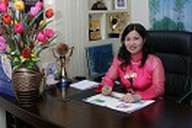 Dược sĩ Lê Thị Bình ba năm liên tiếp được nhận Bông Hồng Vàng 