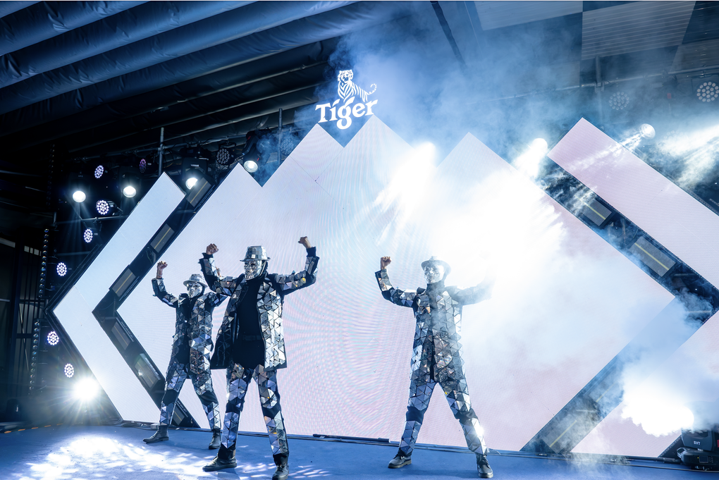 Khách hàng đổ về quận 7, TPHCM tạo nên đêm tiệc tất niên khó quên - 2