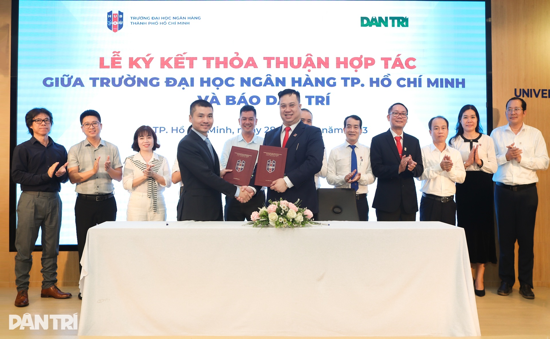 Những khoảnh khắc tại lễ ký kết giữa báo Dân trí và Đại học Ngân hàng TPHCM - 1 Những khoảnh khắc tại lễ ký kết giữa báo Dân trí và Đại học Ngân hàng TPHCM - 1