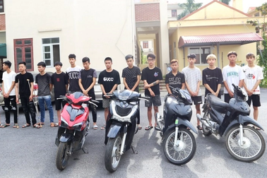 Khởi tố 15 đối tượng chạy xe lạng lách, hành hung người đi đường