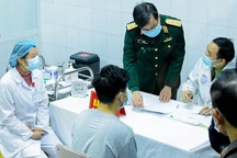 Sức khỏe của những người đầu tiên tiêm vắc xin Covid-19 Việt Nam ra sao?