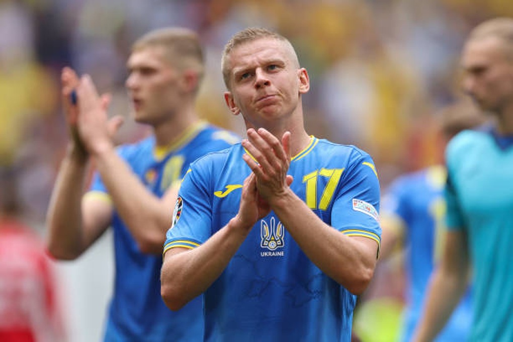 Thắng đậm Ukraine nhờ hai siêu phẩm, Romania tạo ra cú sốc lớn - 2 Thắng đậm Ukraine nhờ hai siêu phẩm, Romania tạo ra cú sốc lớn - 2