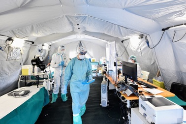 Lựa chọn khó khăn của các bác sĩ Italia giữa đại dịch Covid-19