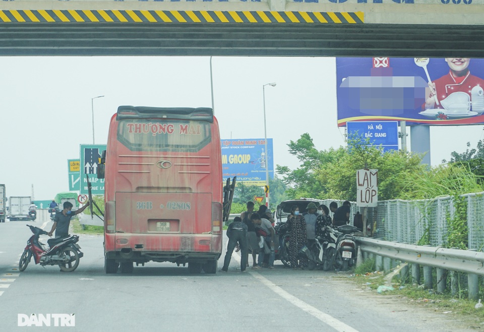 Cái bắt tay ma mãnh qua mặt CSGT của các nhà xe trên tuyến cao tốc - 2 Cái bắt tay ma mãnh qua mặt CSGT của các nhà xe trên tuyến cao tốc - 2