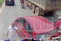 Khi xe bé loi choi "đè" xe to