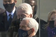 Video cựu Tổng thống Clinton "ngủ gật" trong lễ nhậm chức của ông Biden