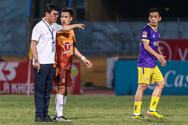 HLV Vũ Tiến Thành: "Hà Nội FC chơi tiểu xảo, câu giờ để chiến thắng"