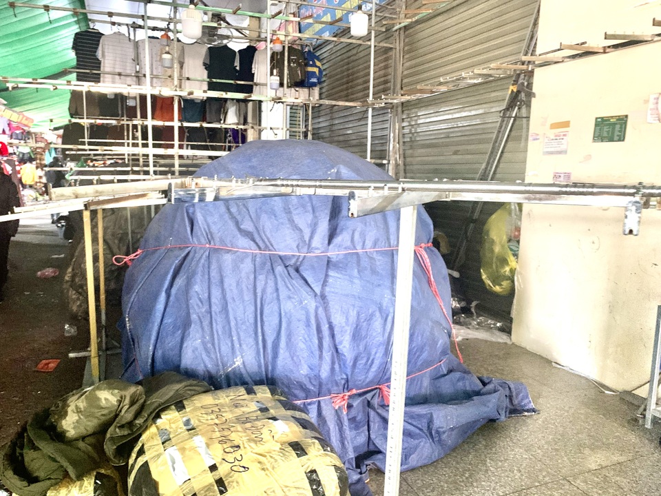 Lạ chưa từng thấy: Tiểu thương chợ Ninh Hiệp đồng loạt đóng cửa áp Tết - 2 Lạ chưa từng thấy: Tiểu thương chợ Ninh Hiệp đồng loạt đóng cửa áp Tết - 2
