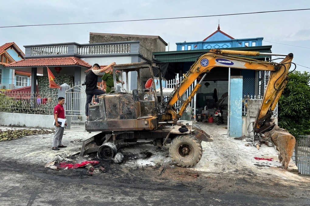 Bắt nghi phạm phóng hỏa đốt máy xúc ở Hải Phòng - 1 Bắt nghi phạm phóng hỏa đốt máy xúc ở Hải Phòng - 1