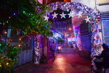 Xóm đạo Sài Gòn lên đèn đón Noel