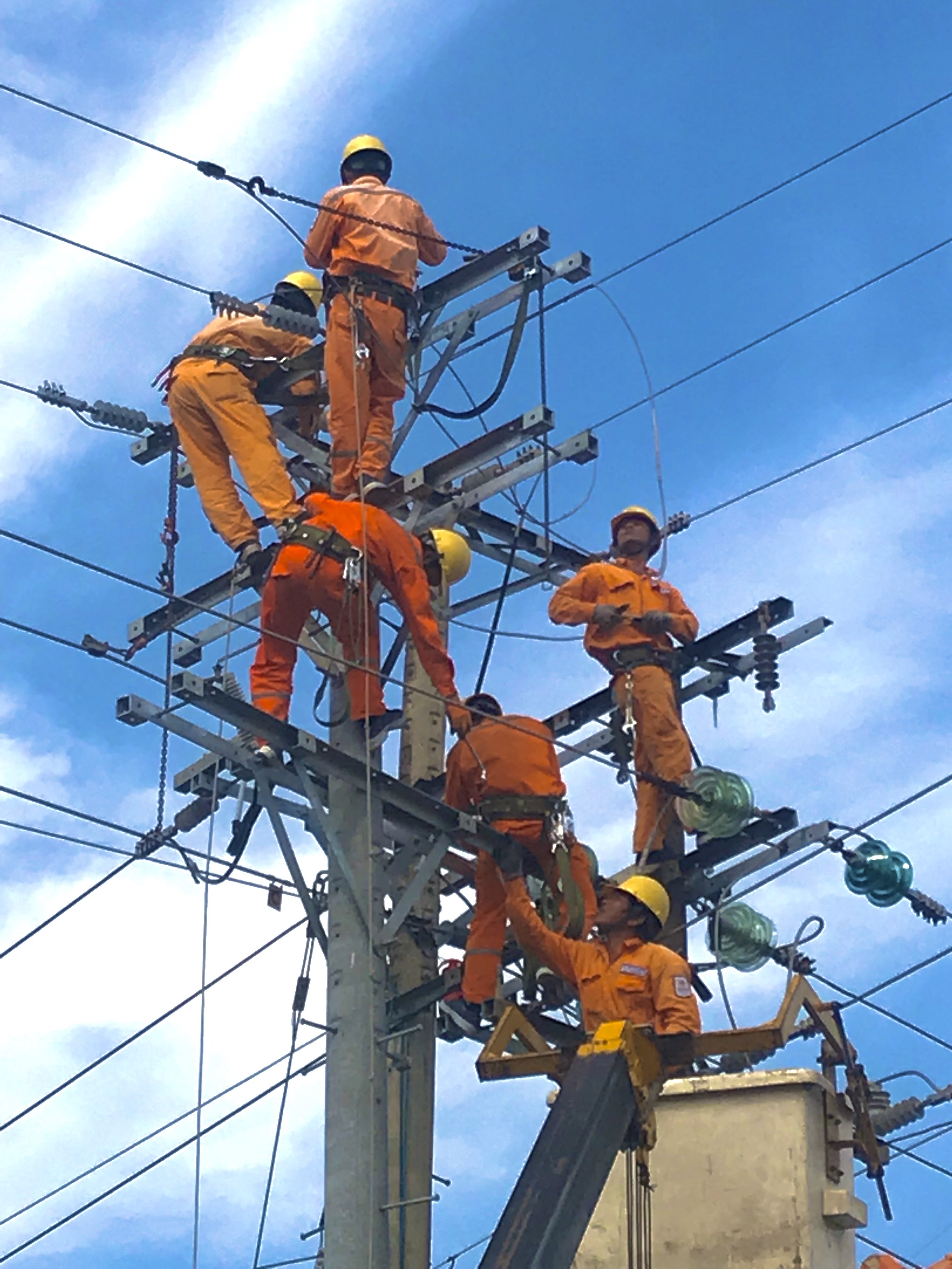 Chung sức cùng EVN tỏa sáng