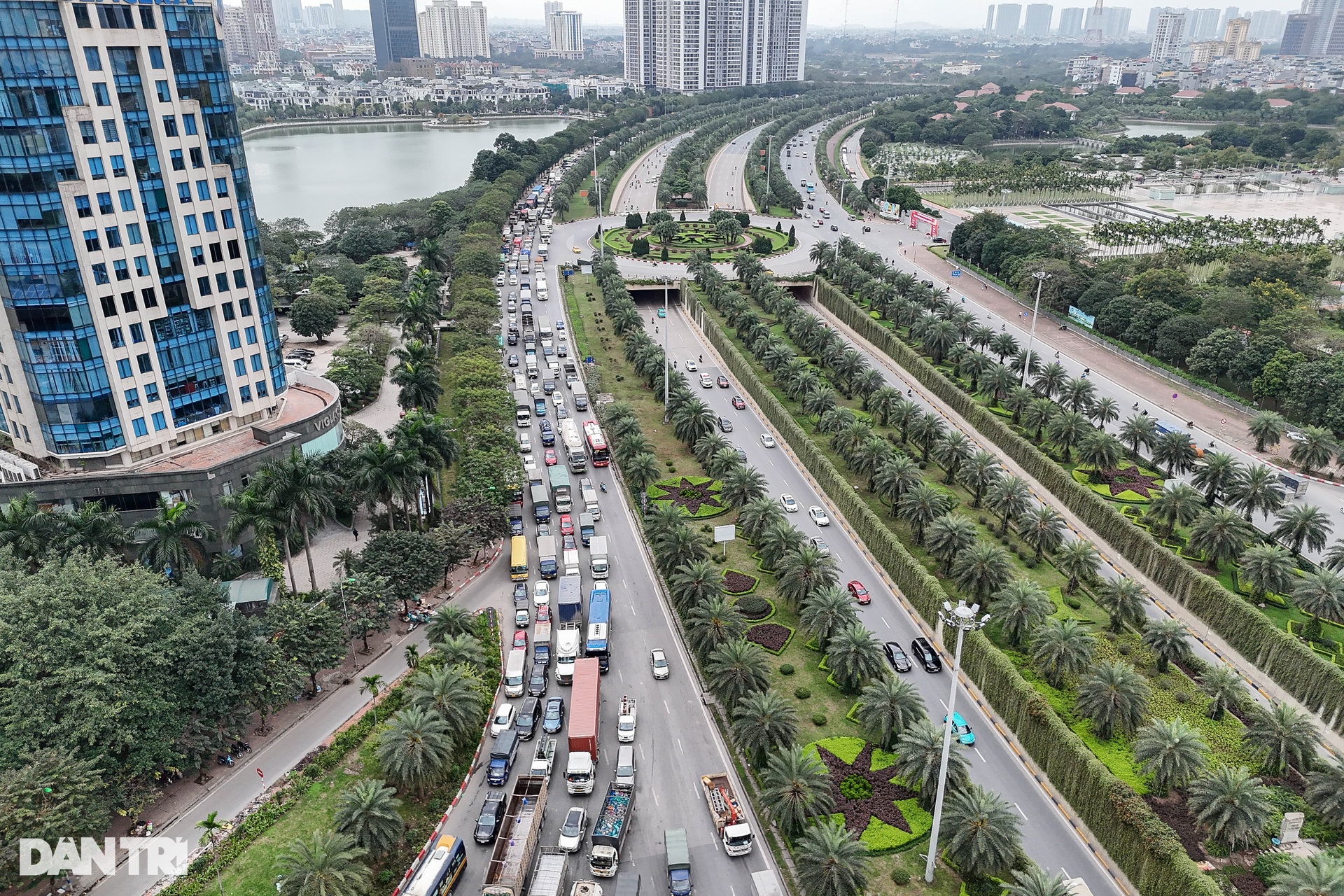 Đường phố Hà Nội những ngày cận Tết: Ùn tắc từ sáng đến tối? - 6 Đường phố Hà Nội những ngày cận Tết: Ùn tắc từ sáng đến tối? - 6
