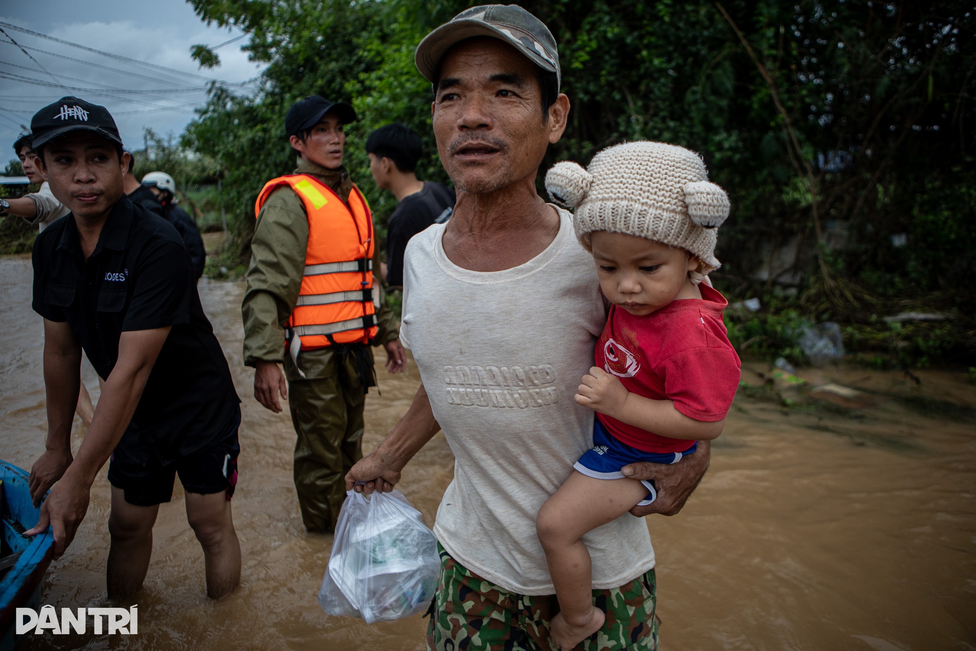 Cuộc sống hai không của người dân Phan Rang trong ngày thứ 5 chống lũ - 10