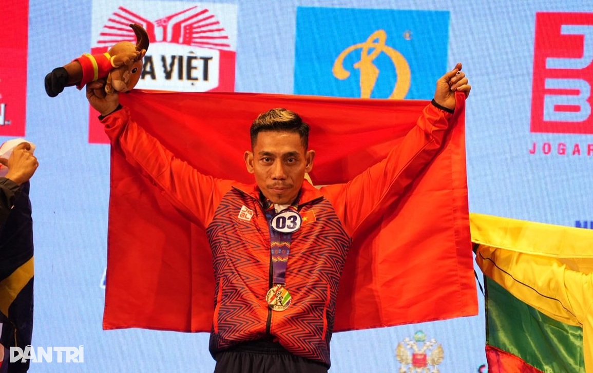 Lực sĩ Phạm Văn Mách giành HCV SEA Games ở tuổi 46 - 1 Lực sĩ Phạm Văn Mách giành HCV SEA Games ở tuổi 46 - 1