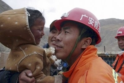 Trung Quốc: Cứu sống 3 người bị chôn vùi 5 ngày sau động đất