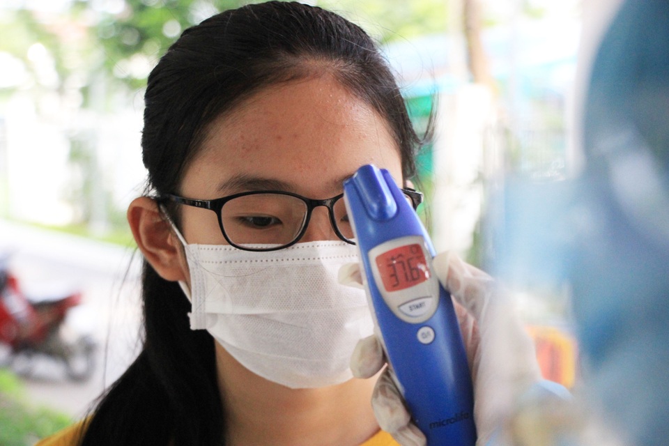 Hà Nội: Người về từ Đà Nẵng hối hả đi xét nghiệm Covid-19 - 2 Hà Nội: Người về từ Đà Nẵng hối hả đi xét nghiệm Covid-19 - 2