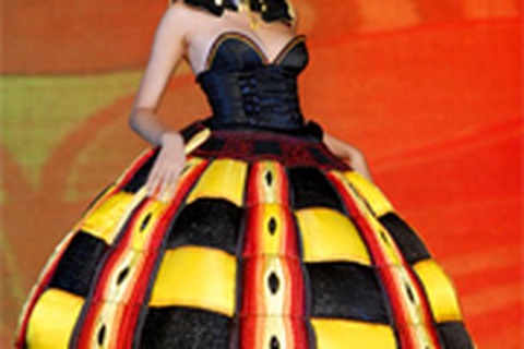 Tân Hoa hậu Việt Nam Thùy Dung không bị tước vương miện!