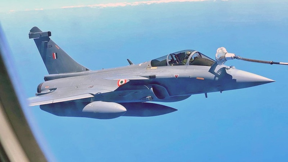 5 chiến cơ Rafale đầu tiên hạ cánh xuống Ấn Độ - 1 5 chiến cơ Rafale đầu tiên hạ cánh xuống Ấn Độ - 1