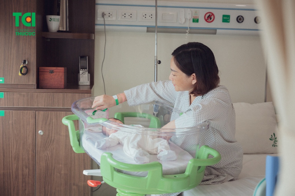 Thai phụ 42 tuổi với 19 u xơ tử cung sinh con an toàn - 3 Thai phụ 42 tuổi với 19 u xơ tử cung sinh con an toàn - 3