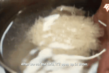 Món đậu phụ phải cắt 3.600 lần, đầu bếp học gần chục năm mới thuần thục