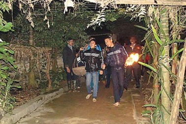 “Gọi gạo” đêm giao thừa