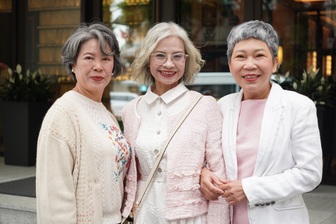 Tiết lộ thú vị về hội chị em tóc bạc "chất chơi" nhất Hà Nội