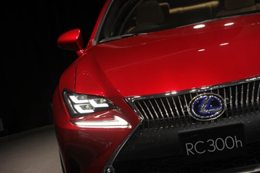 Lexus cung cấp gói F-Sport cho chiếc RC 350 coupé