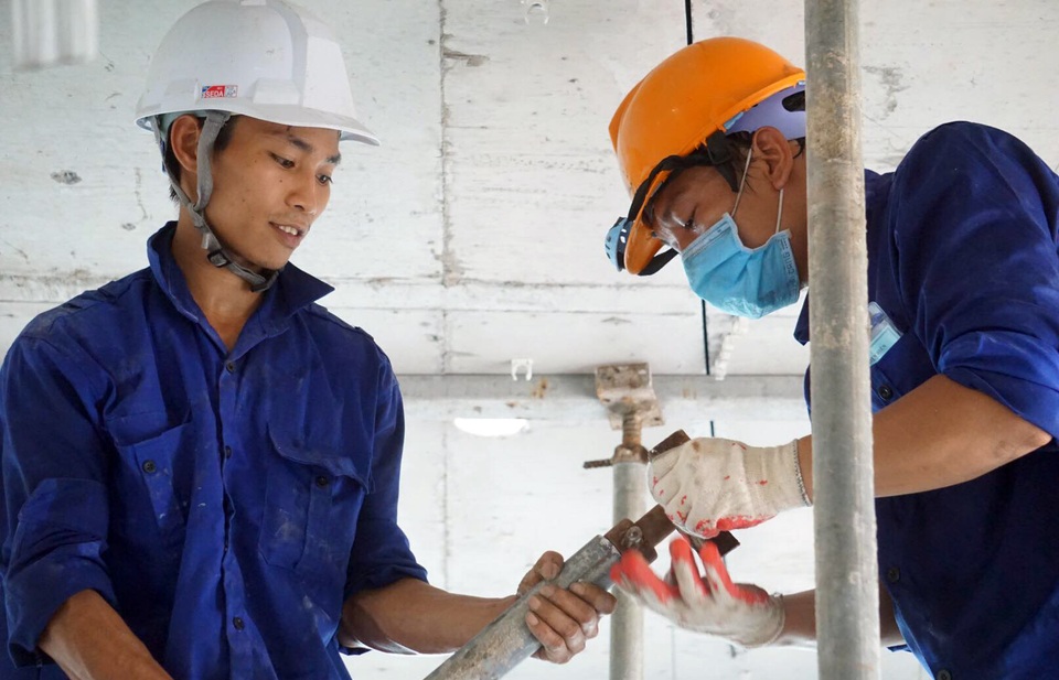 Hà Nội cắt mái bê tông tầng 18 tòa nhà 8B Lê Trực - 10