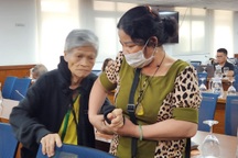 Nạn nhân và người đưa vụ cụ già bị đánh đập ra ánh sáng hiện nay ra sao?