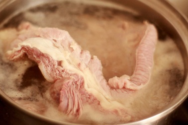 Thói quen sai lầm trong chế biến thực phẩm "rước bệnh vào người", bà nội trợ nào cũng mắc