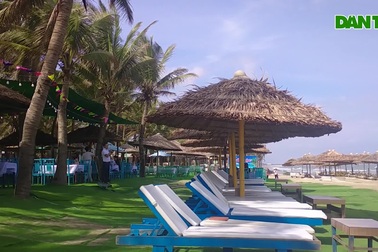 Người dân, du khách vui mừng khi biển Cửa Đại, TP Hội An hồi sinh