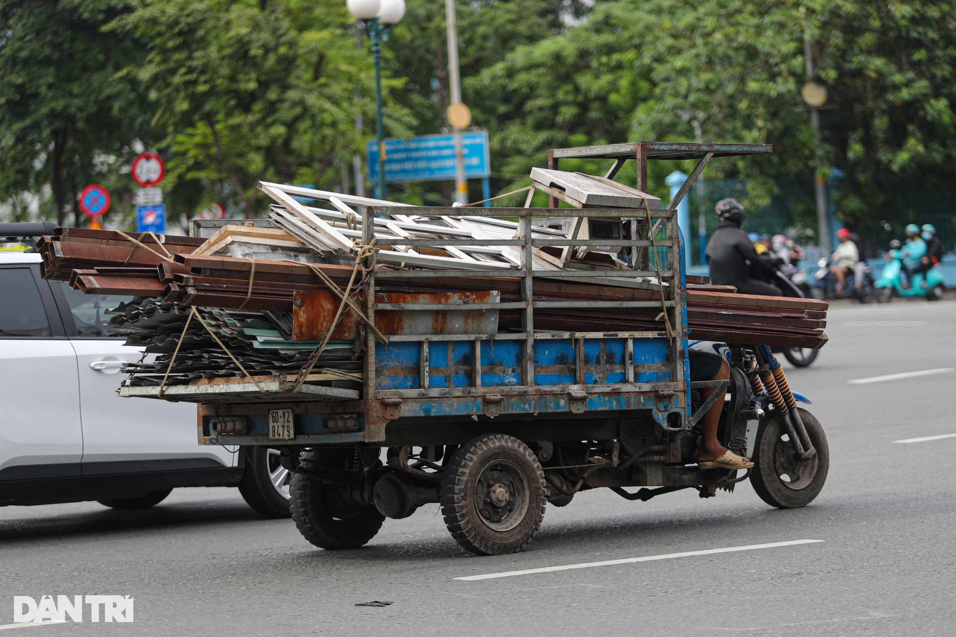 Hình ảnh vi phạm giao thông xuất hiện nhan nhản ở TPHCM - 6 Hình ảnh vi phạm giao thông xuất hiện nhan nhản ở TPHCM - 6