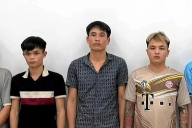 Bắt giữ 6 người thuê căn hộ cao cấp ở TPHCM để lừa đảo qua mạng