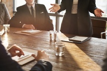 Đừng liên tục xin lỗi mà hãy nói những lời này để tự tin ở nơi công sở